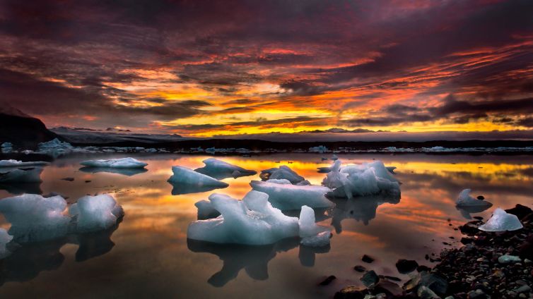 Tourists in Iceland can enjoy breathtaking sunsets.