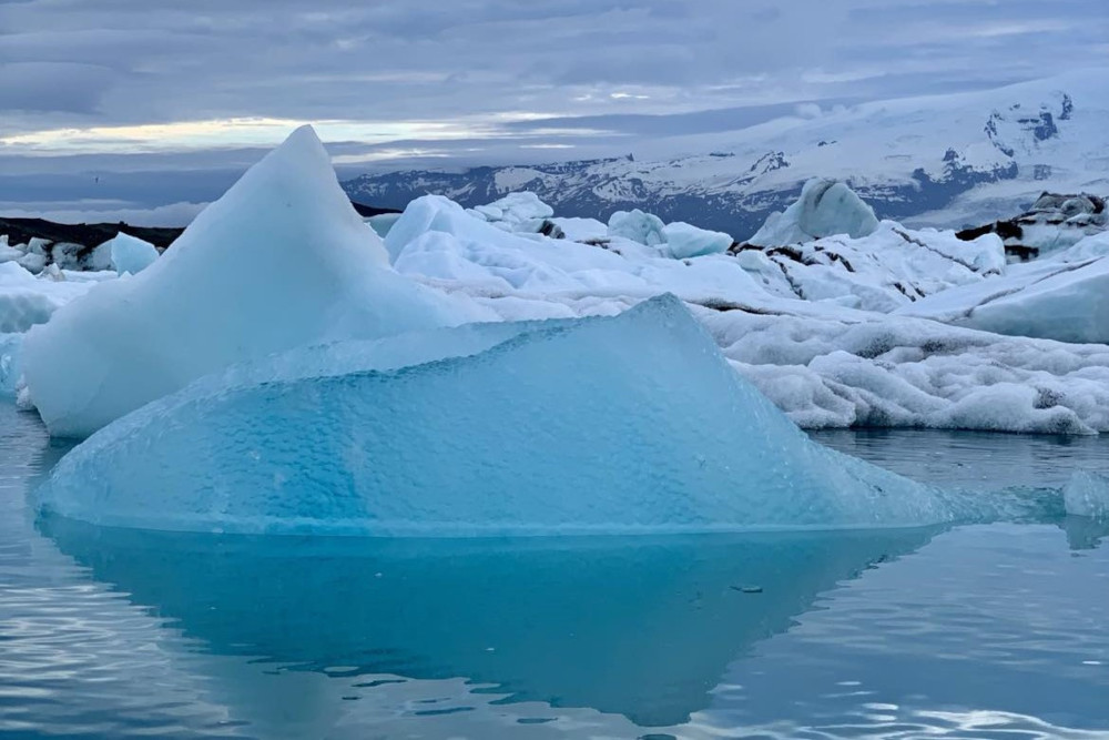 Floating icebergs close up, on Jökulsárlón glacier lagoon. Öræfajökull glacier in the background.