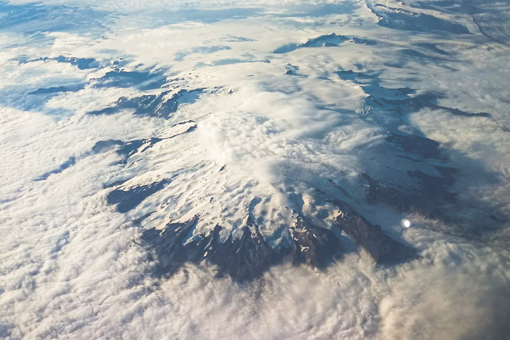 Ariel view of Öræfajökull volcano, covered by ice cap, and it possible to see shaping for its caldera border.