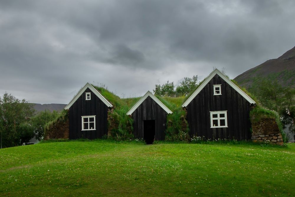 Turf house Iceland - Fjallsarlon service center design- einar-h-reynis