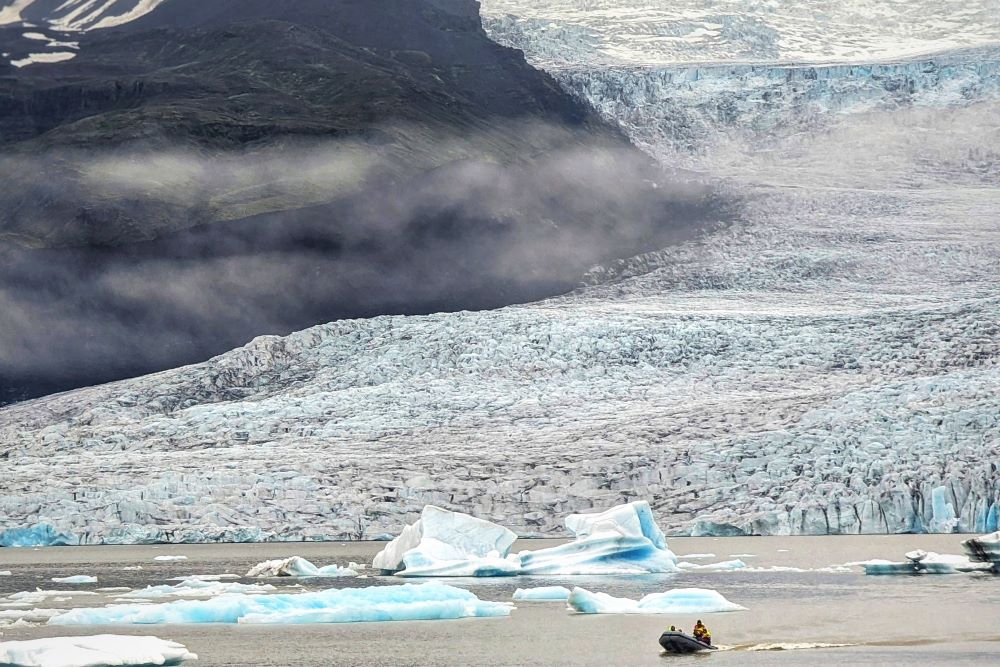 Fjallsarlon Glacier lagoon boat tour South Iceland