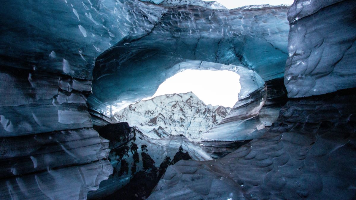 Fjallsarlon ice cave