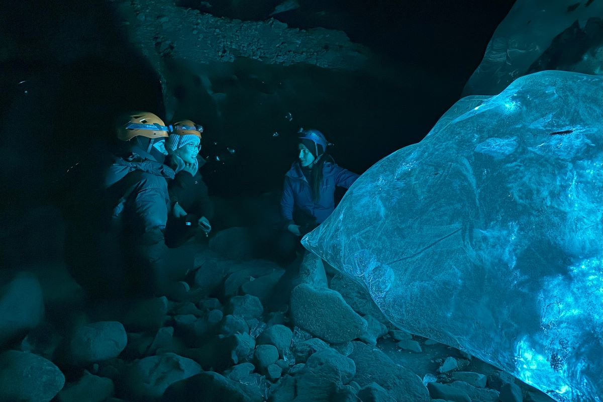 Fjallsarlon ice cave norbphoto