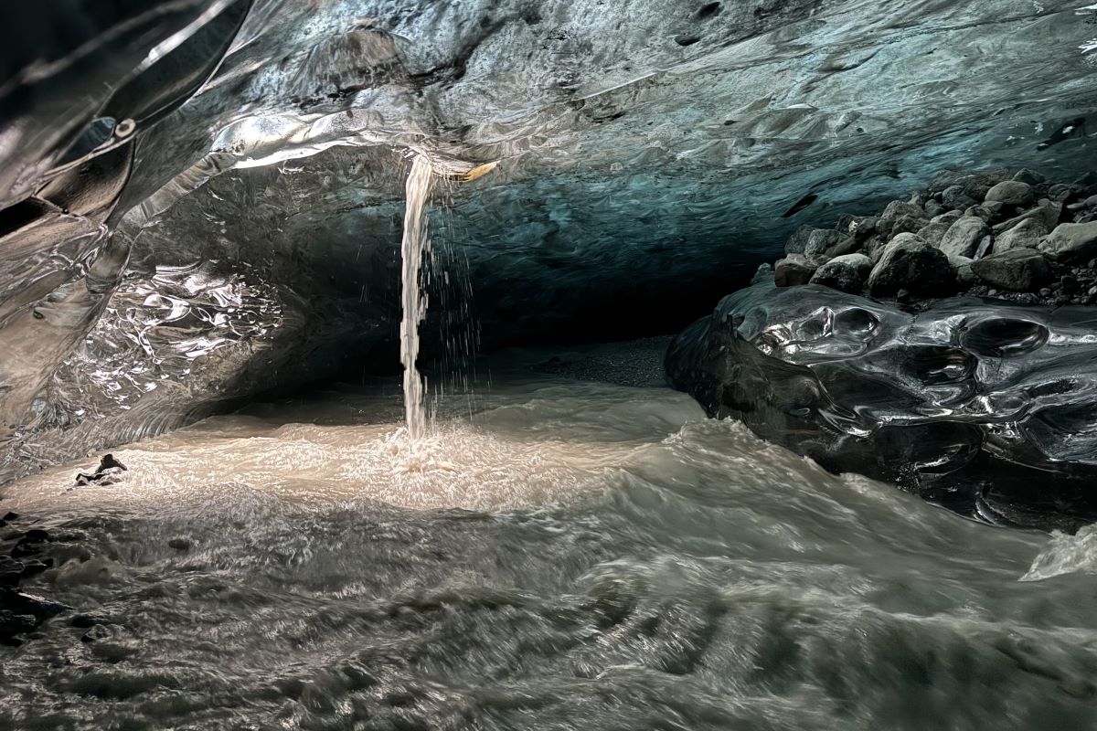 Fjallsarlon ice cave norbphoto