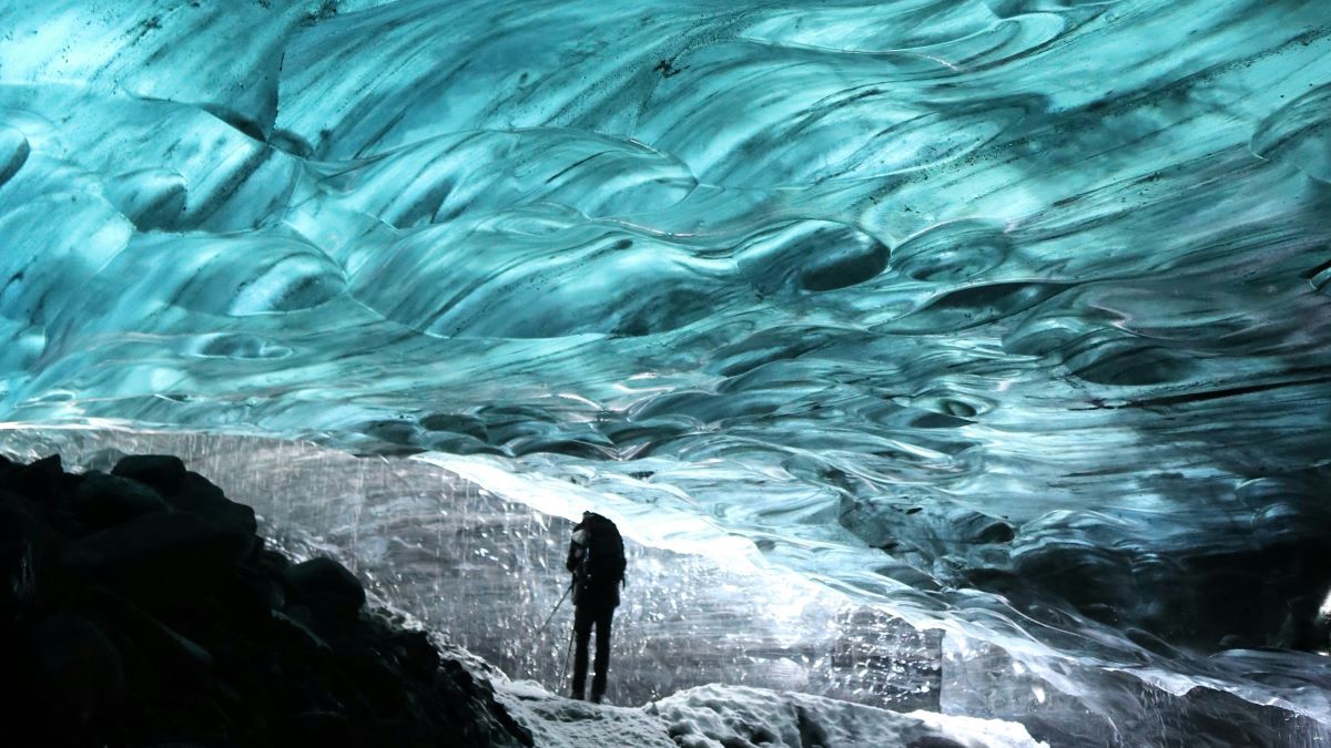 1. Vatnajokull Premium Ice Cave Tour Fjallsarlon te-lun-ou-yang-unsplash