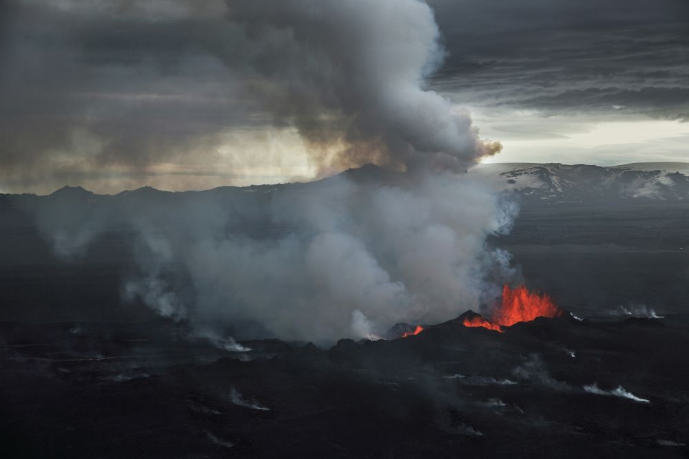 2. Volcano Eruption Iceland ruedi-haberli