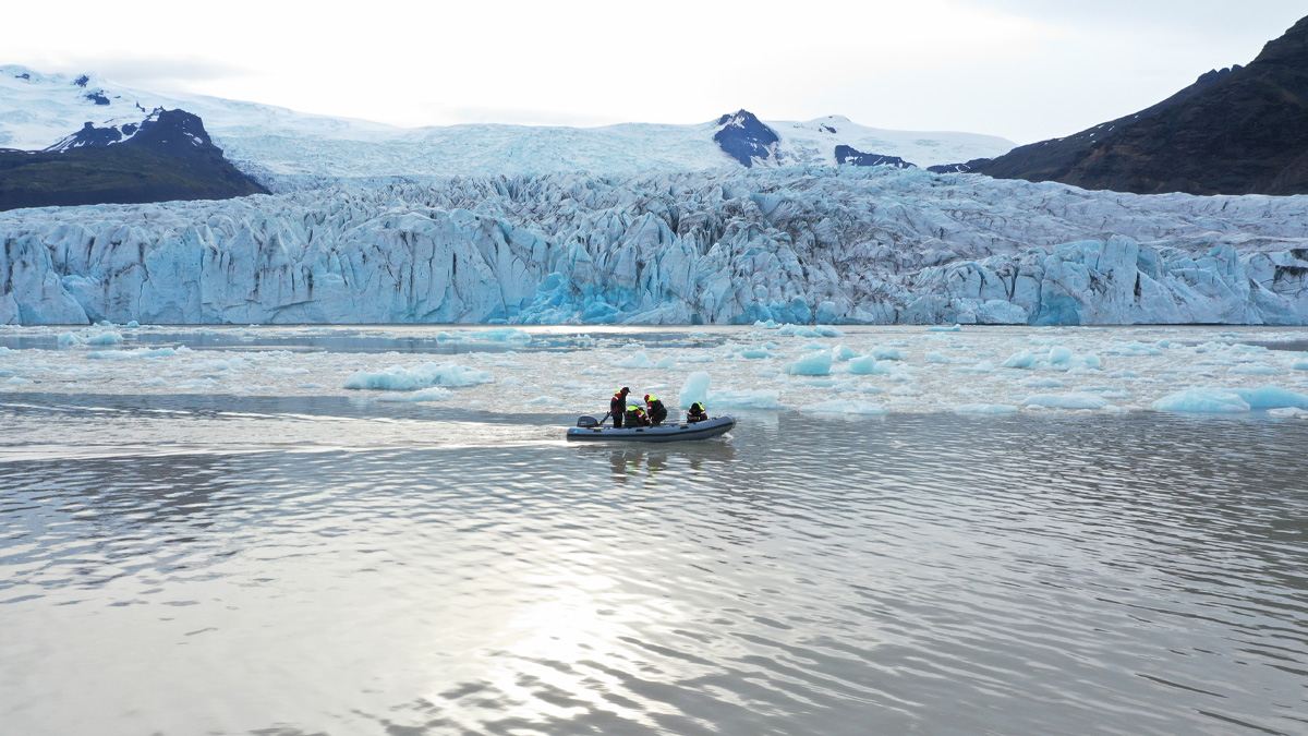 Icebergs-boat-tourjpg