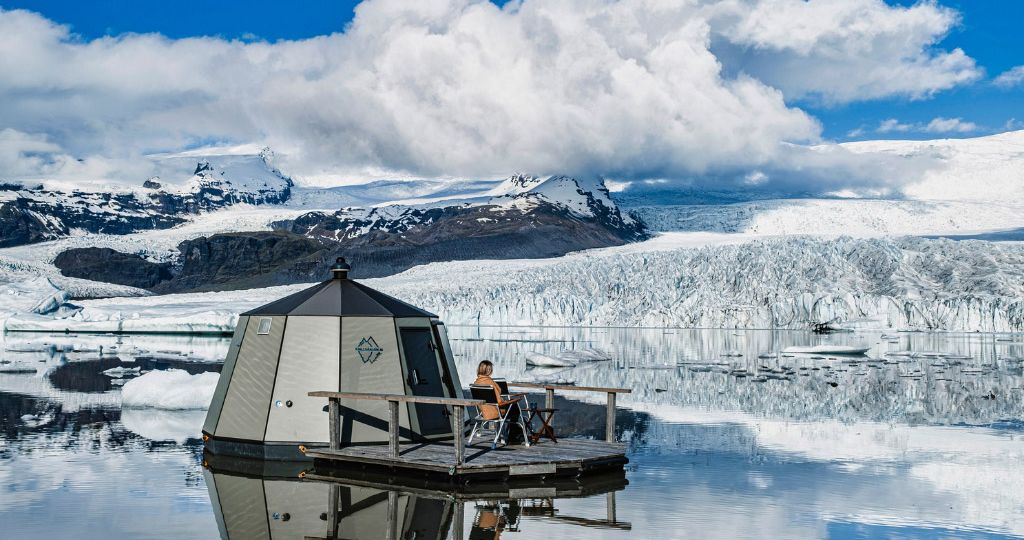 The Aurora Huts at Fjallsárlón glacier lagoon offer a truly ones in a lifetime experience!