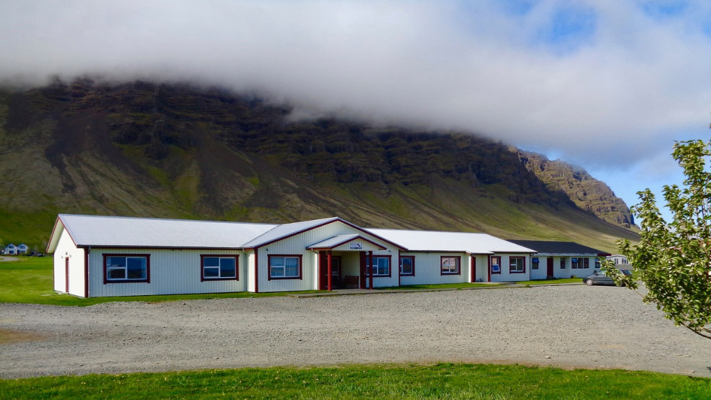 Country Hotel Hali is a charming family-run hotel offering simple and comfortable stay. Country Hotel Hali is a charming family-run hotel offering simple and comfortable stay.