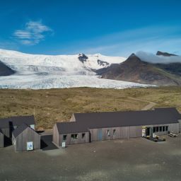 Park for free at Fjallsárlon glacier lagoon and FROST restaurant and enjoy great nature and great food.