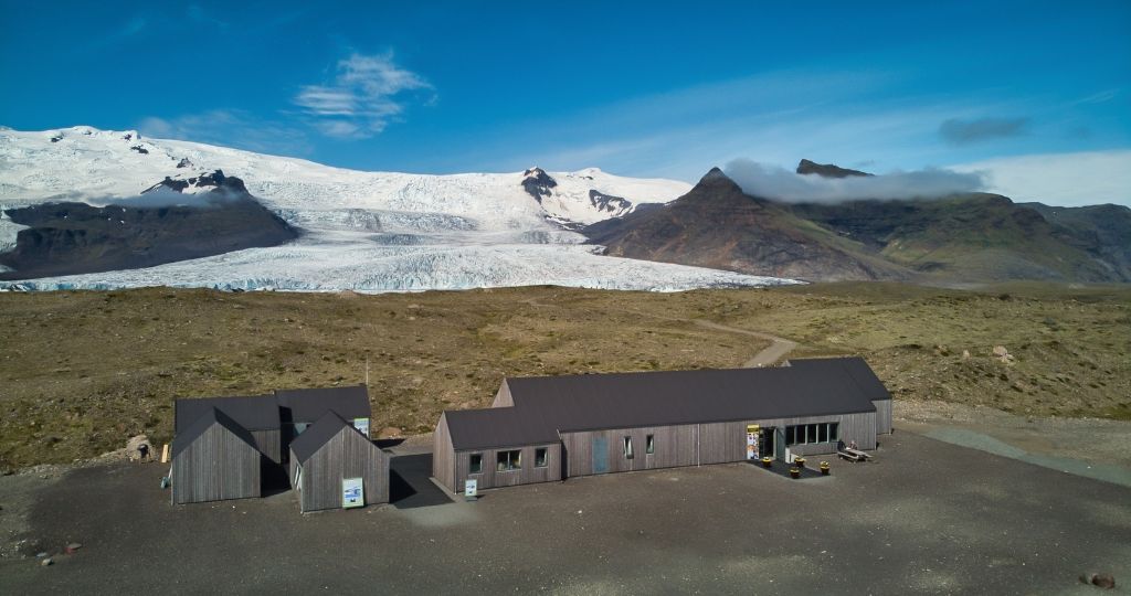 Park for free at Fjallsárlon glacier lagoon and FROST restaurant and enjoy great nature and great food.
