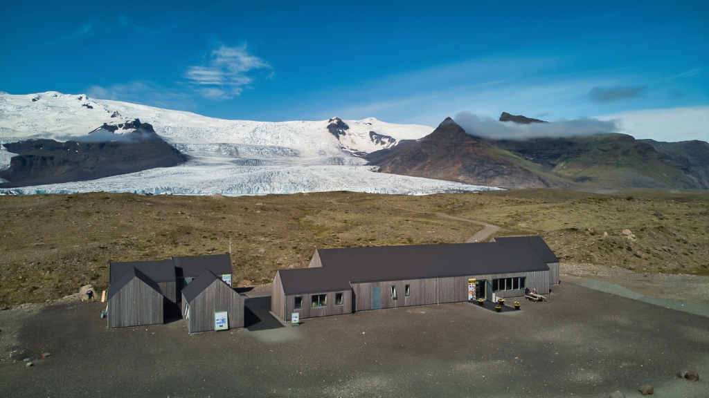 Park for free at Fjallsárlon glacier lagoon and FROST restaurant and enjoy great nature and great food. Park for free at Fjallsárlon glacier lagoon and FROST restaurant and enjoy great nature and great food.