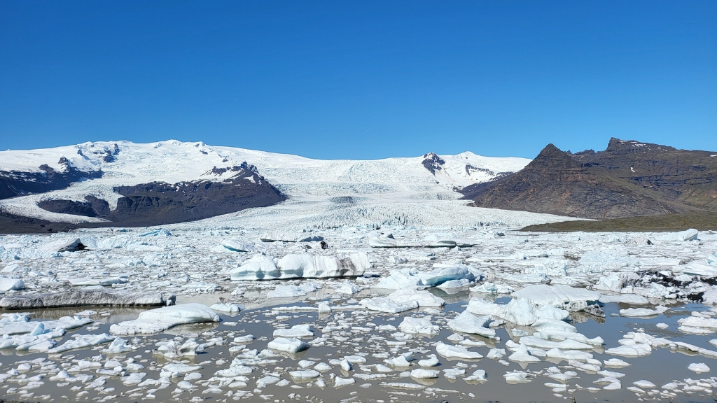 There is no parking fee required to visit Fjallsárlón glacier lagoon! There is no parking fee required to visit Fjallsárlón glacier lagoon!