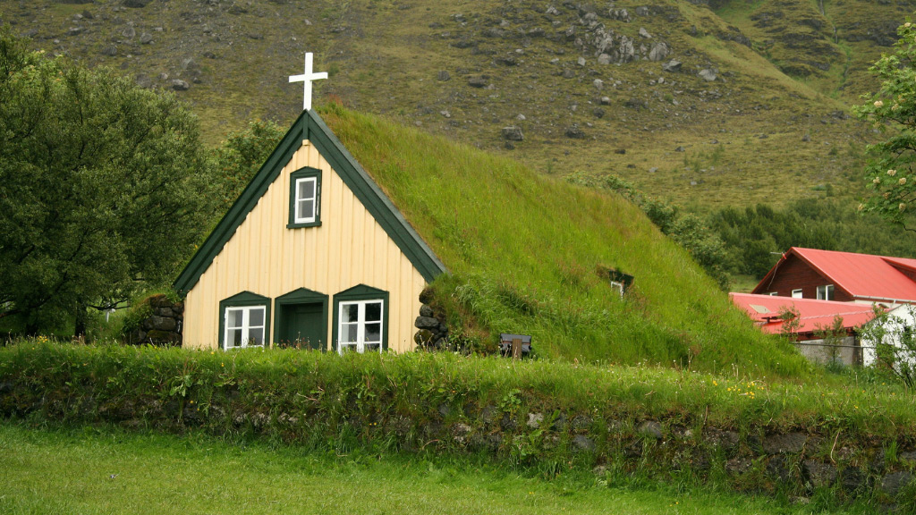 Hofskirkja-turf-church