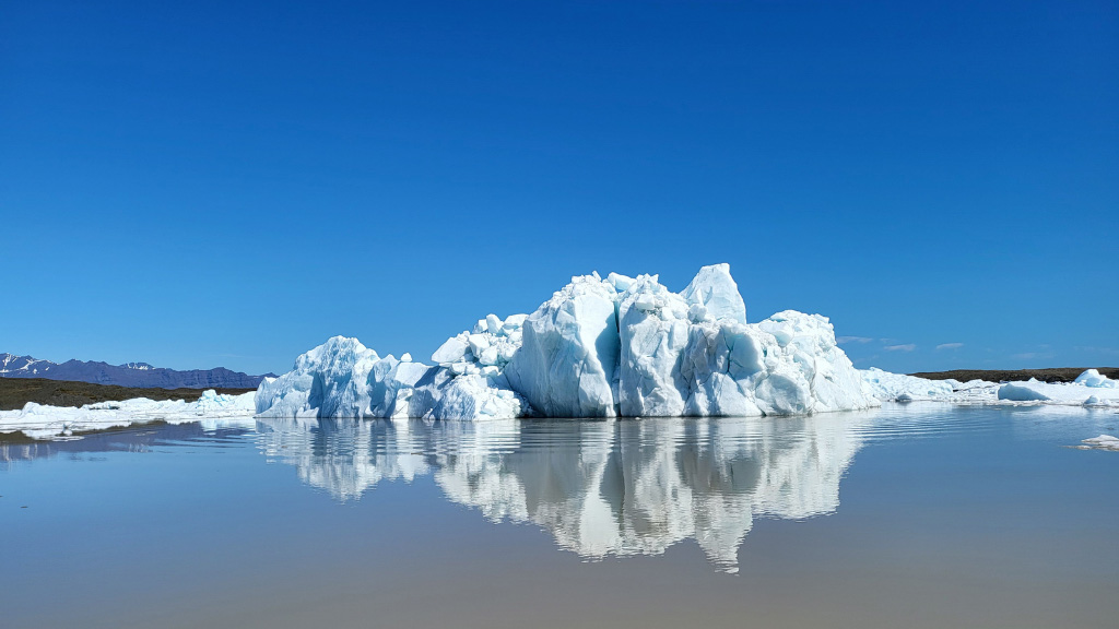 The-Life-Cycle-of-an-Iceberg-in-Fjallsárlón---Pic-1