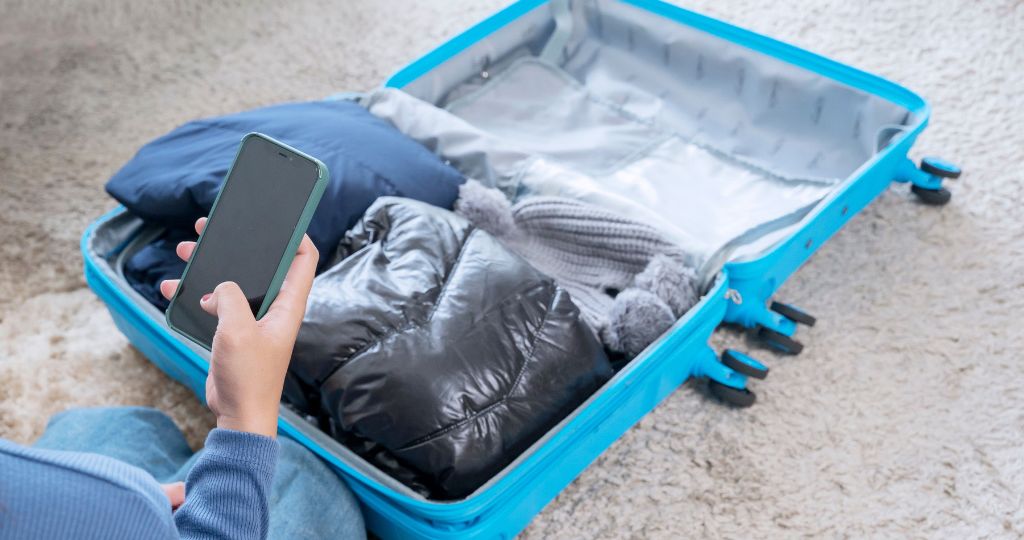 10-Things-to-Pack-for-Your-Winter-Adventure-(Beyond-the-Obvious!)---pic-1