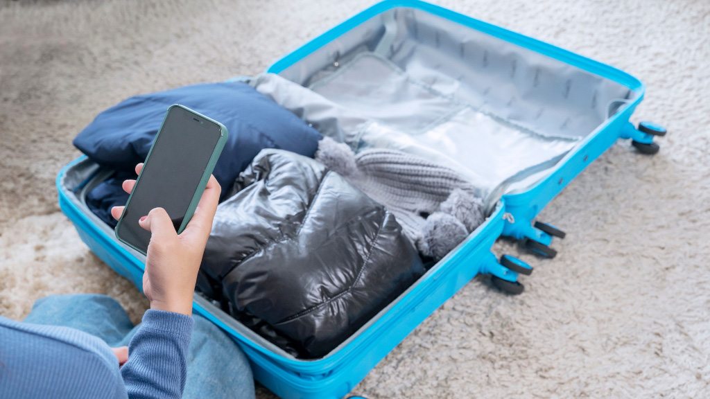 10-Things-to-Pack-for-Your-Winter-Adventure-(Beyond-the-Obvious!)---pic-1