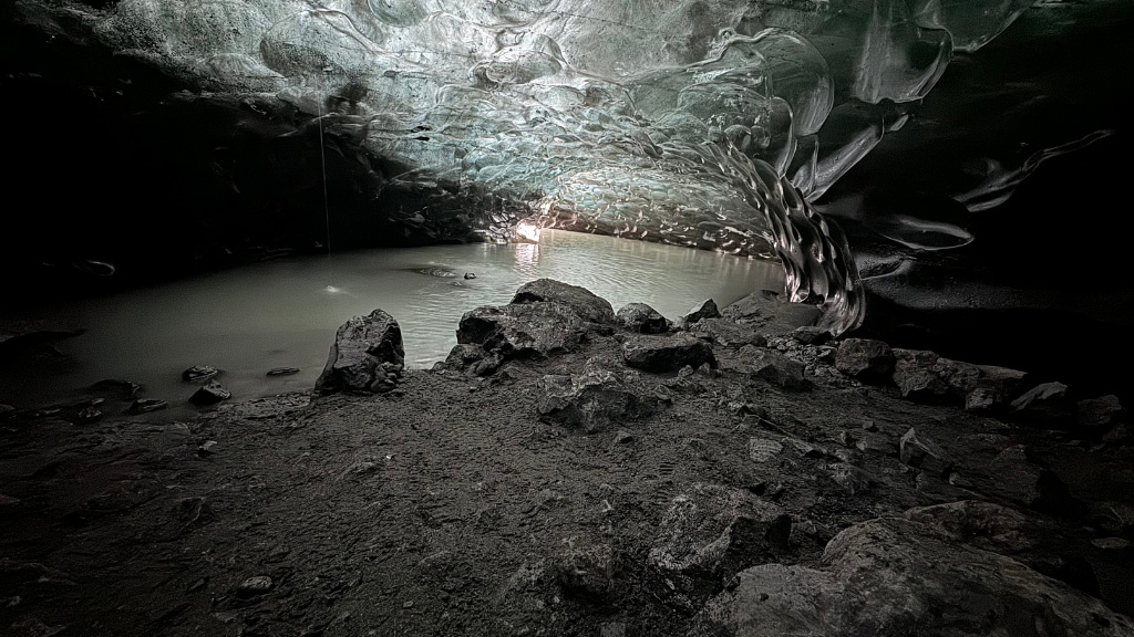 The-Hidden-Caves-Beneath-Vatnajökull-You-Can't-Visit---pic-3
