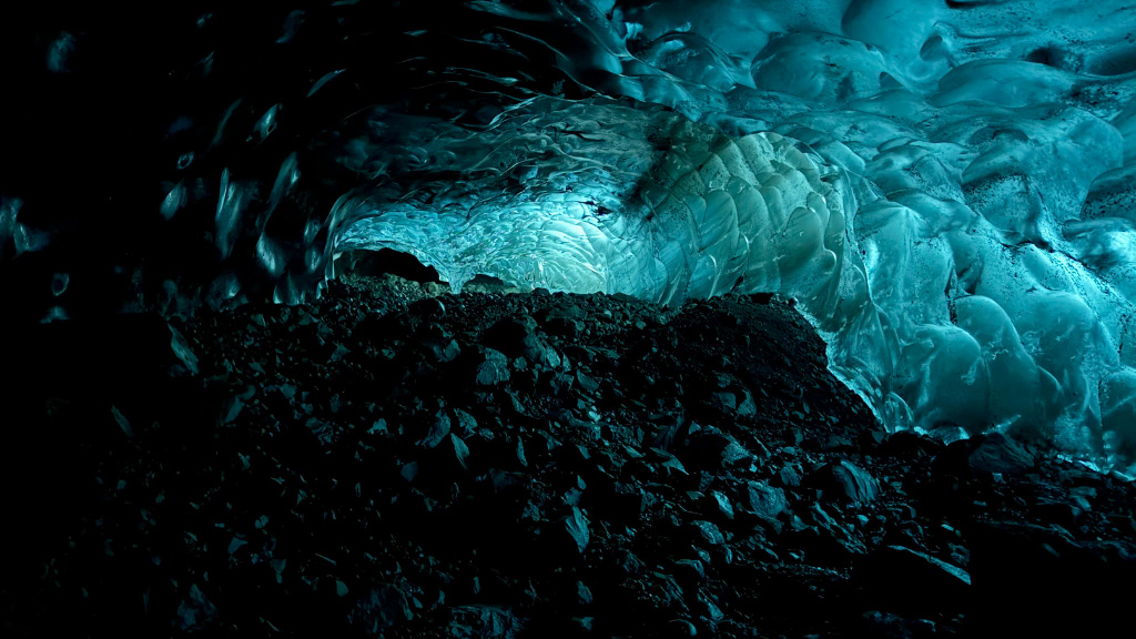 The-Hidden-Caves-Beneath-Vatnajökull-You-Can't-Visit---pic-5