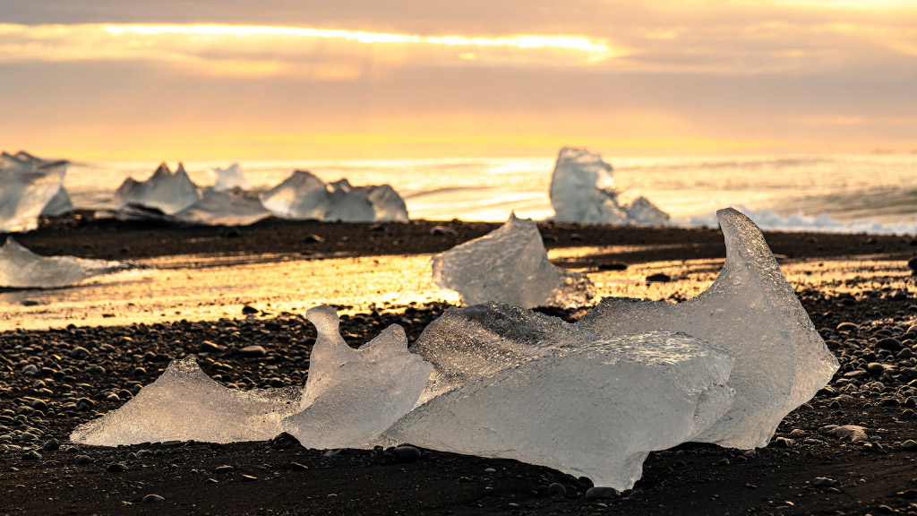 Overlooked-Viewpoints-and-Instagram-Spots-Around-the-Glacier-Lagoons---Pic-2
