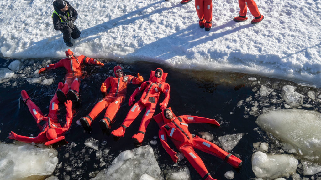 Ice-Floating---Your-total-connection-with-nature---Pic-5