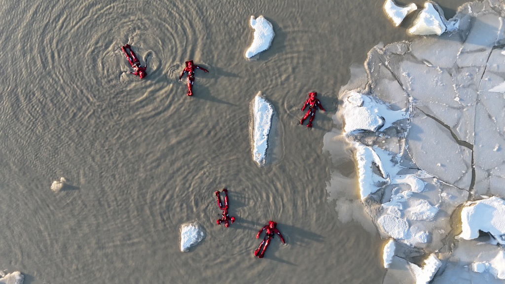 What-gear-do-you-need-for-ice-floating_---pic-1