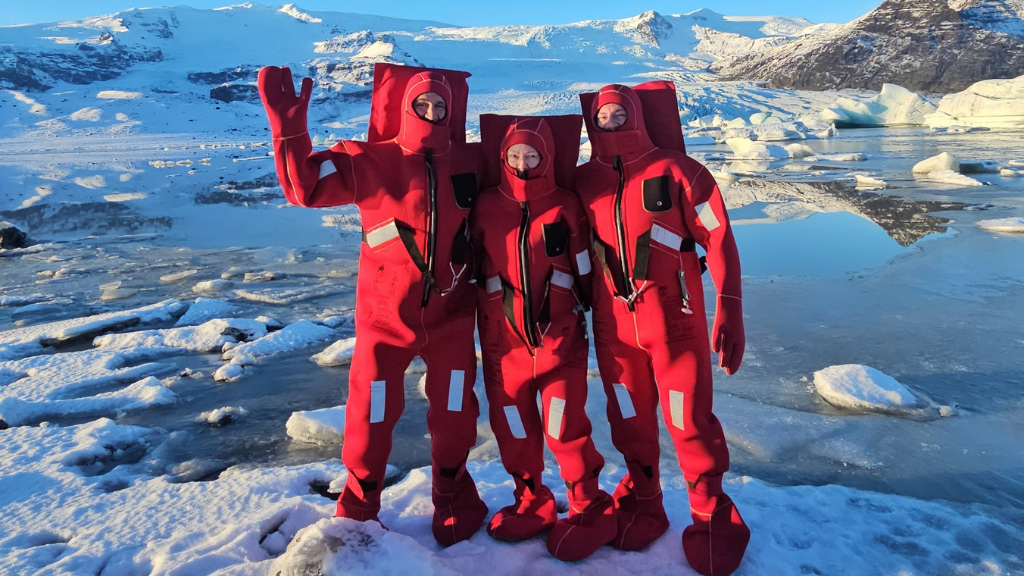 What-gear-do-you-need-for-ice-floating_---pic-2